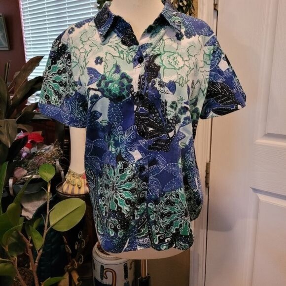 Chico's Tops - Women's Chico's Button-down Top Size 1 Blue Green Aloha Tropical Print